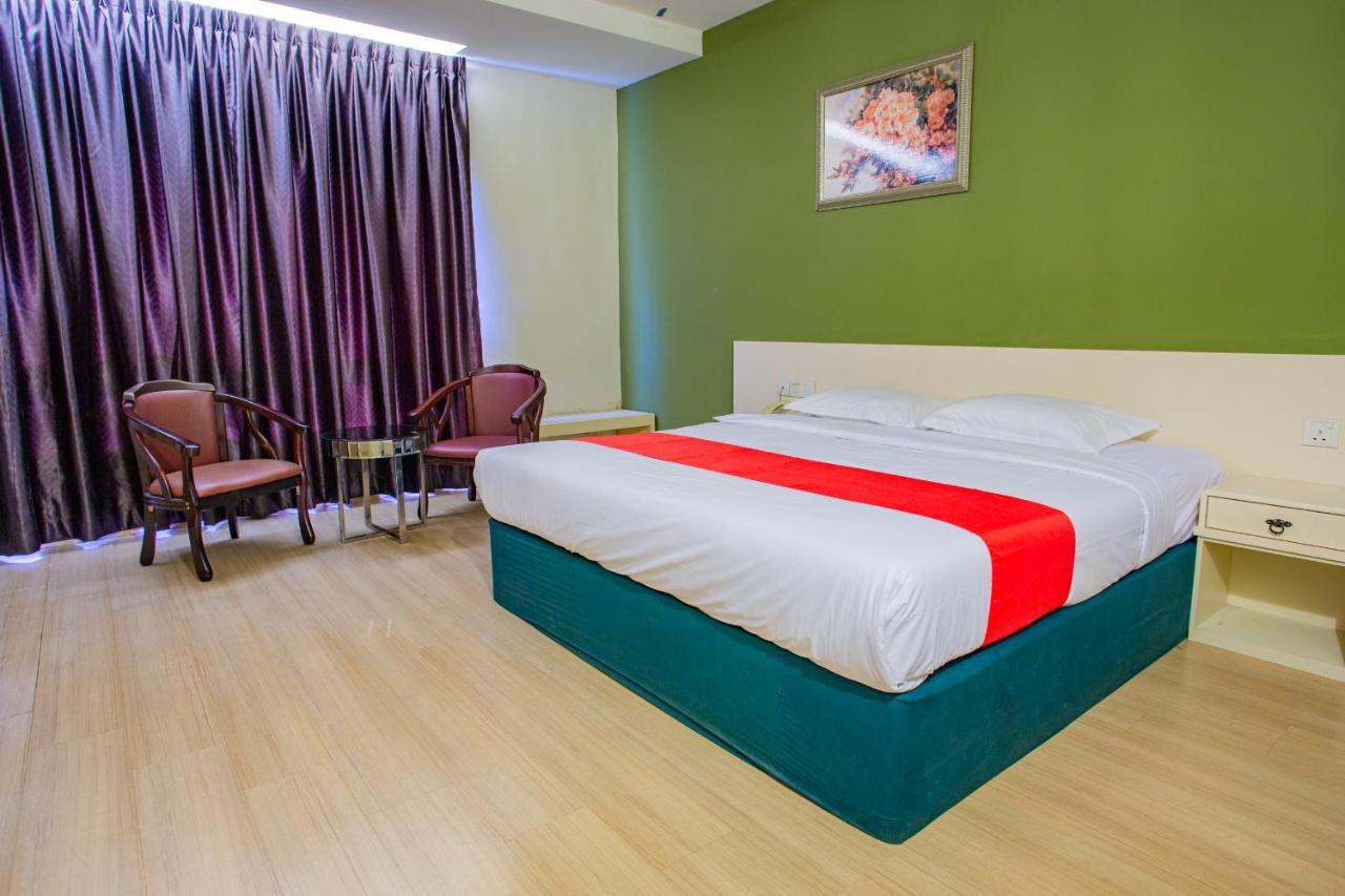 Hotel 101 Permas Jaya Johor Bahru Exterior photo